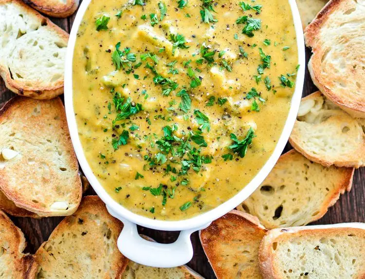 Slow Cooker Cheesy Broccoli Dip