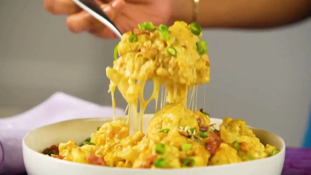 Slow Cooker Cheesy Cauliflower Bake