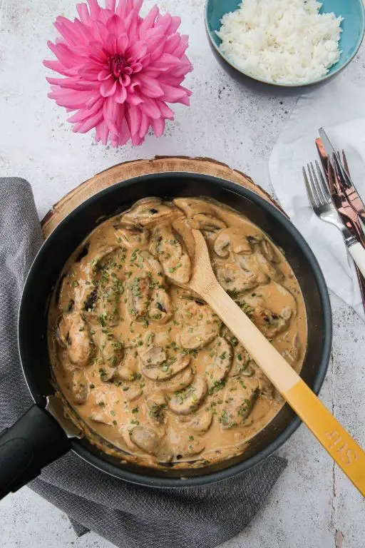Slow Cooker Sausage and Mushroom Stroganoff