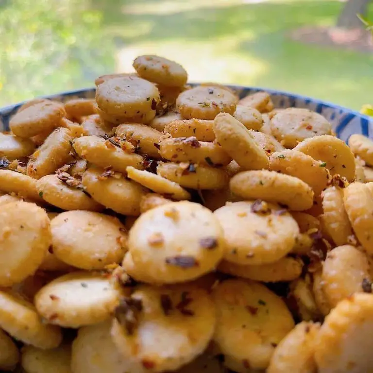 Smoky Paprika Oyster Crackers