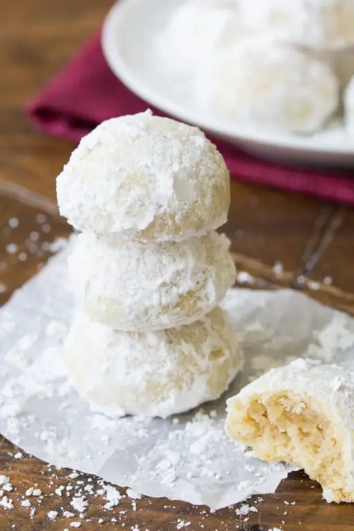 Snowball Cookies with Powdered Sugar Dusting