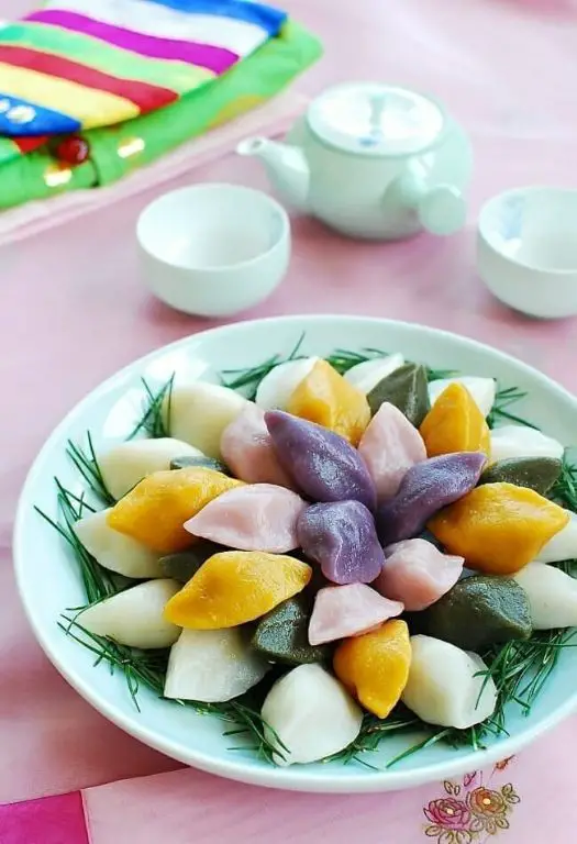 Songpyeon (Korean Half-Moon Rice Cakes)