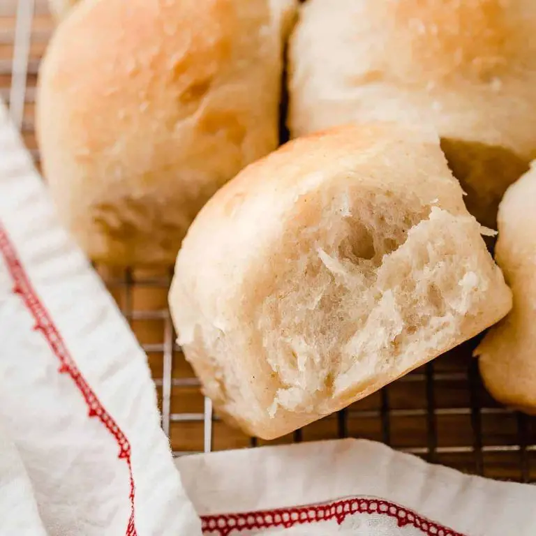 Sourdough Dinner Rolls