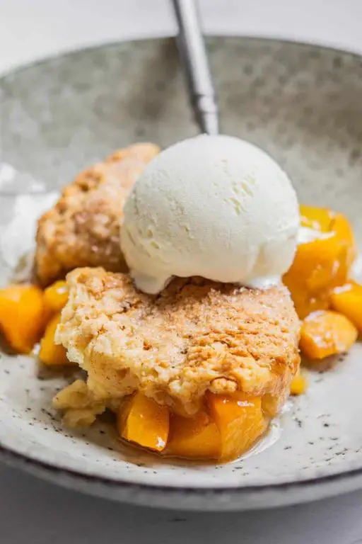 Sourdough Discard Peach Cobbler