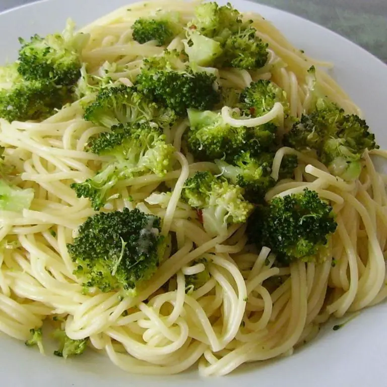 Spaghetti with Broccoli and Garlic