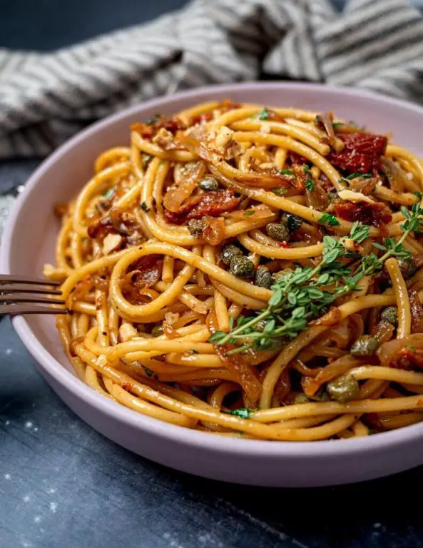 Spaghetti with Caramelized Onions and Balsamic Glaze