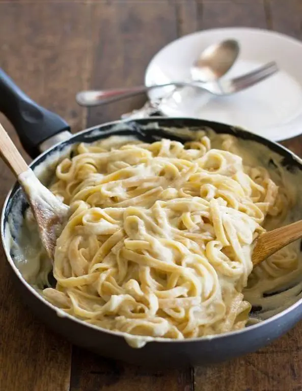 Spaghetti with Cauliflower Alfredo Sauce
