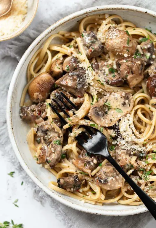 Spaghetti with Mushroom and Thyme Cream Sauce