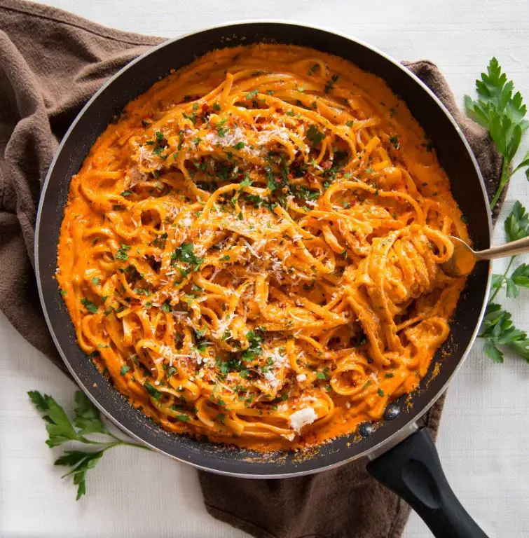 Spaghetti with Roasted Red Pepper Sauce
