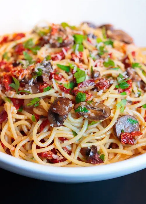 Spaghetti with Sun-Dried Tomatoes and Olives