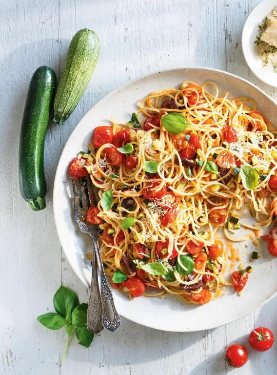 Spaghetti with Zucchini and Cherry Tomatoes