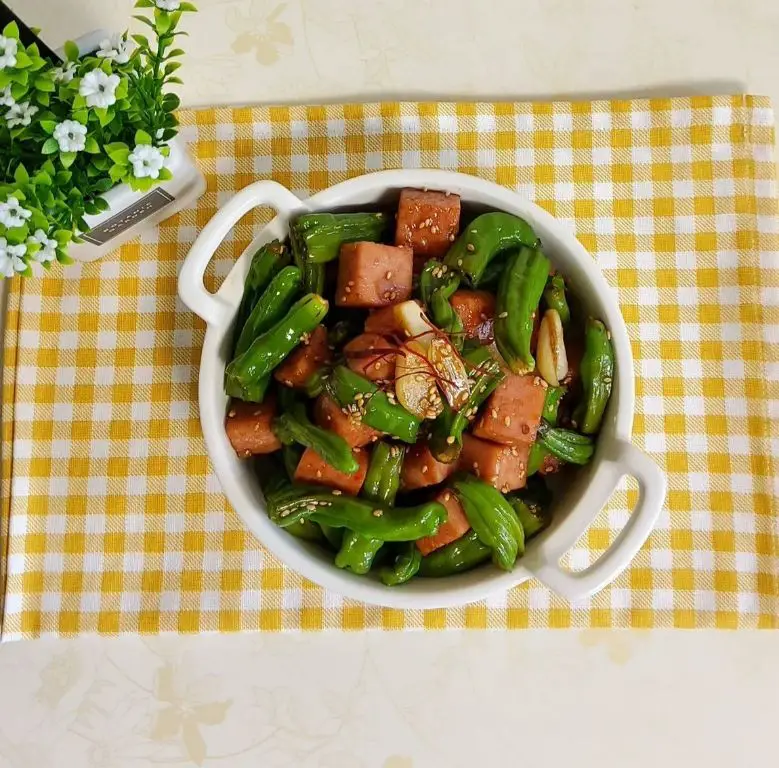 Spam Stir-Fry with Garlic and Chili