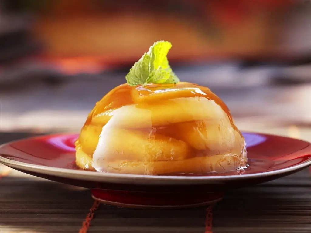 Spiced Apple Gelatin Dessert