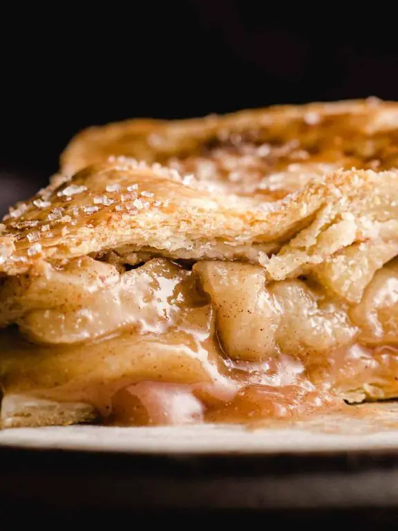 Spiced Apple Pie with Fresh Apples and Cinnamon