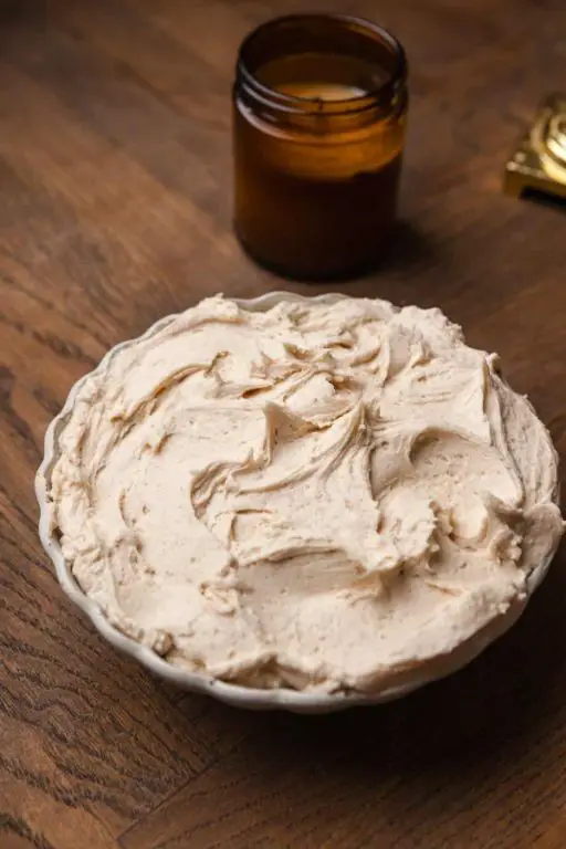 Spiced Chai Whipped Buttercream Frosting