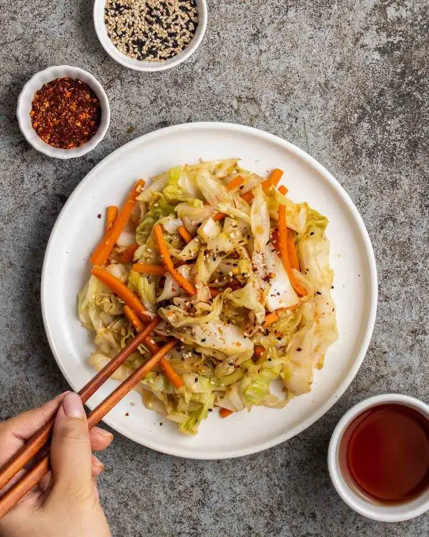 Spicy Cabbage and Carrot Stir-Fry