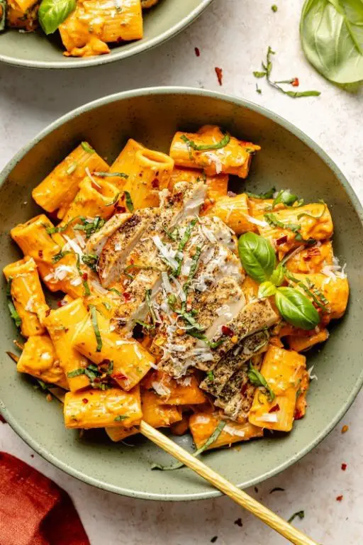 Spicy Chicken Pasta with Basil and Cherry Tomatoes