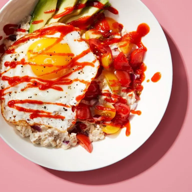 Spicy Sriracha Avocado Oatmeal