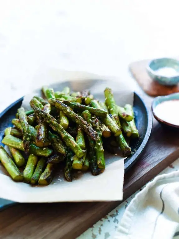 Spicy Sriracha Baked Asparagus