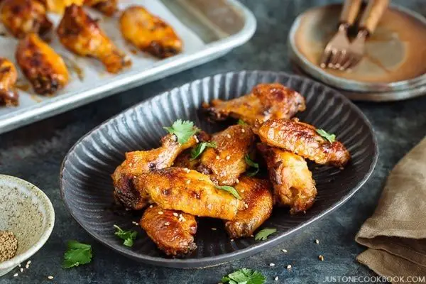 Spicy Sriracha Crockpot Chicken Wings