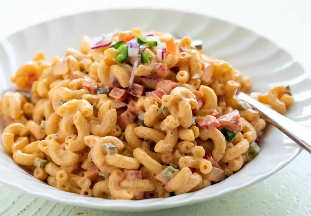 Spicy Sriracha Pasta Salad
