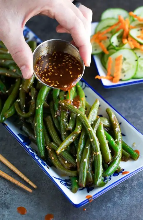 Spicy Sriracha Roasted Green Beans