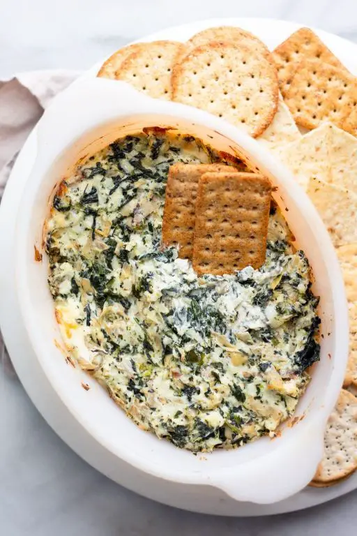 Spinach and Artichoke Dip with Crackers