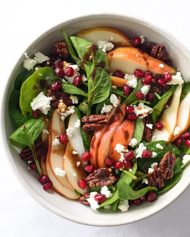 Spinach and Pear Salad with Candied Pecans