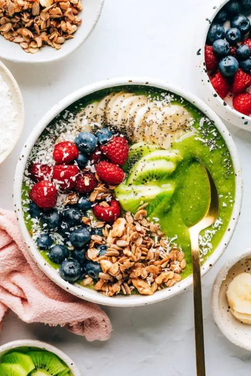 Spinach and Strawberry Smoothie Bowl