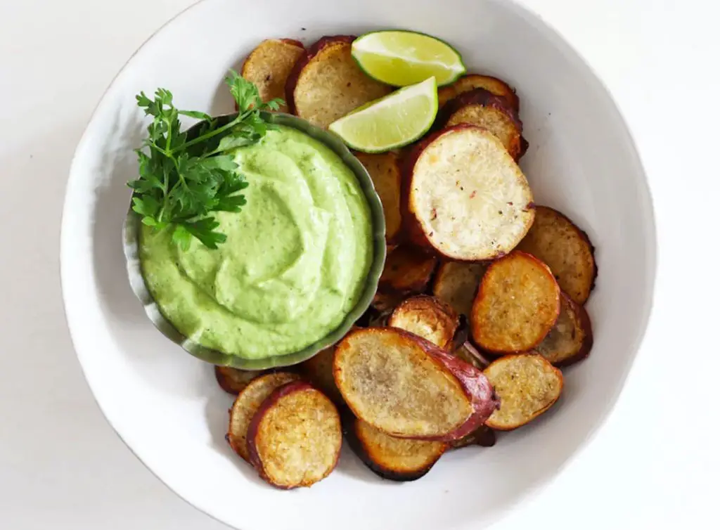 Spirulina Hummus with Lemon and Garlic