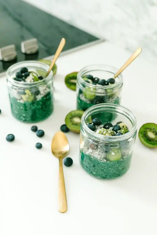 Spirulina Overnight Oats with Almond Milk