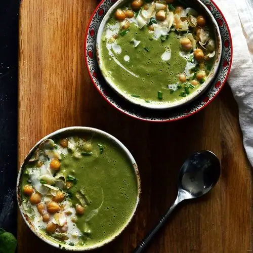 Spirulina Soup with Spinach and Ginger