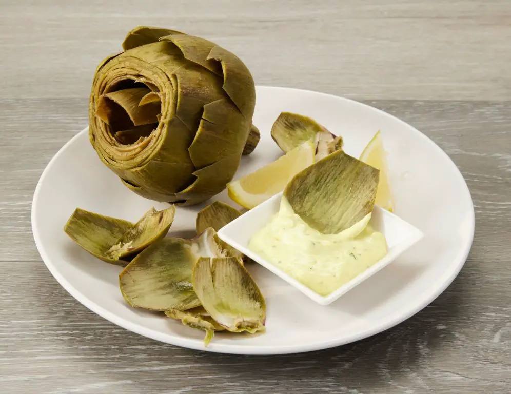 Steamed Artichokes with Lemon Aioli