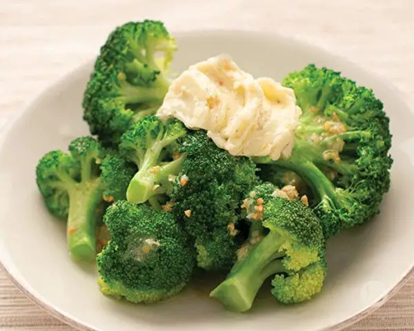 Steamed Broccoli with Garlic Butter