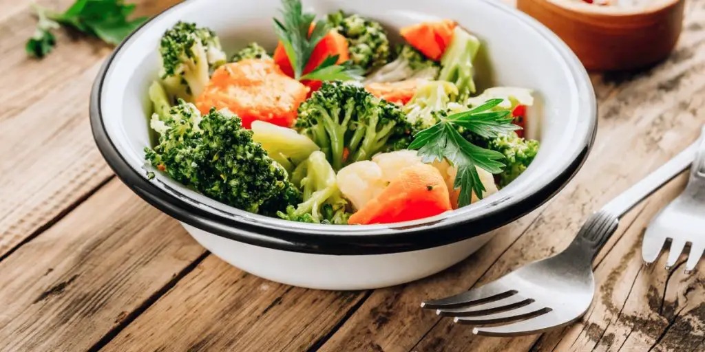 Steamed Vegetable Medley with Garlic Sauce