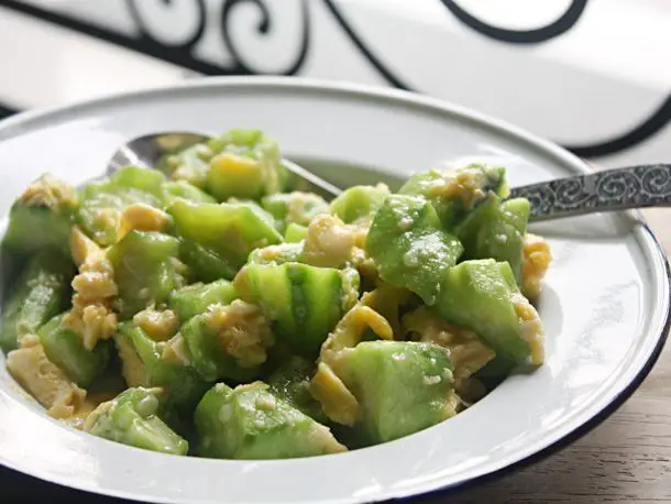 Stir-Fried Luffa with Garlic