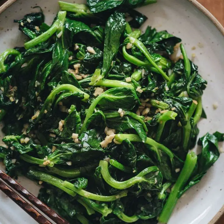 Stir-Fried Pea Shoots with Garlic