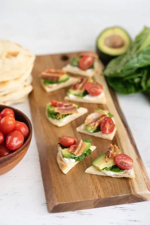 Stonefire Naan with Avocado and Cherry Tomatoes