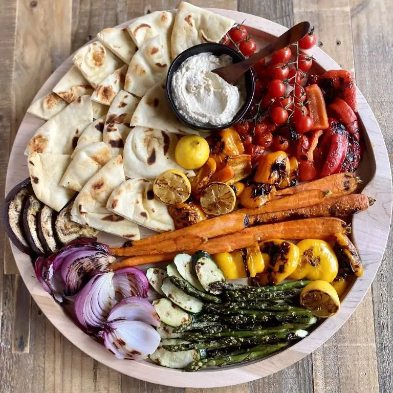 Stonefire Naan with Grilled Vegetables and Hummus