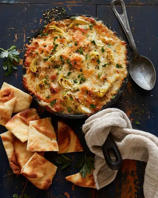 Stonefire Naan with Spinach and Artichoke Dip