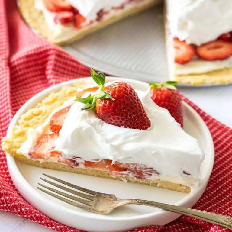 Strawberry Cheesecake Dessert Pizza