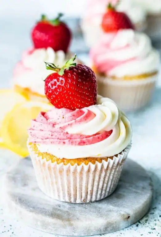 Strawberry Pink Lemonade Cupcakes