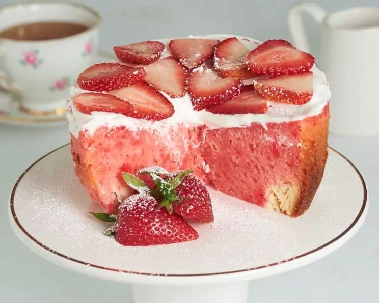 Strawberry Shortcake Crockpot Cake