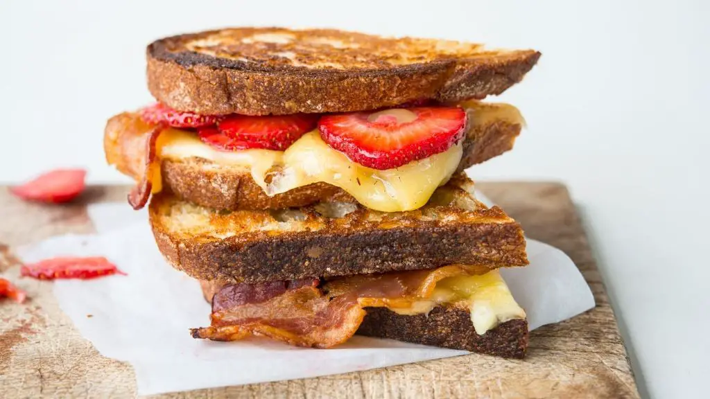 Strawberry and Bacon Grilled Cheese