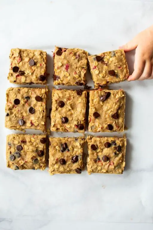 Strawberry and Dark Chocolate Oat Bars