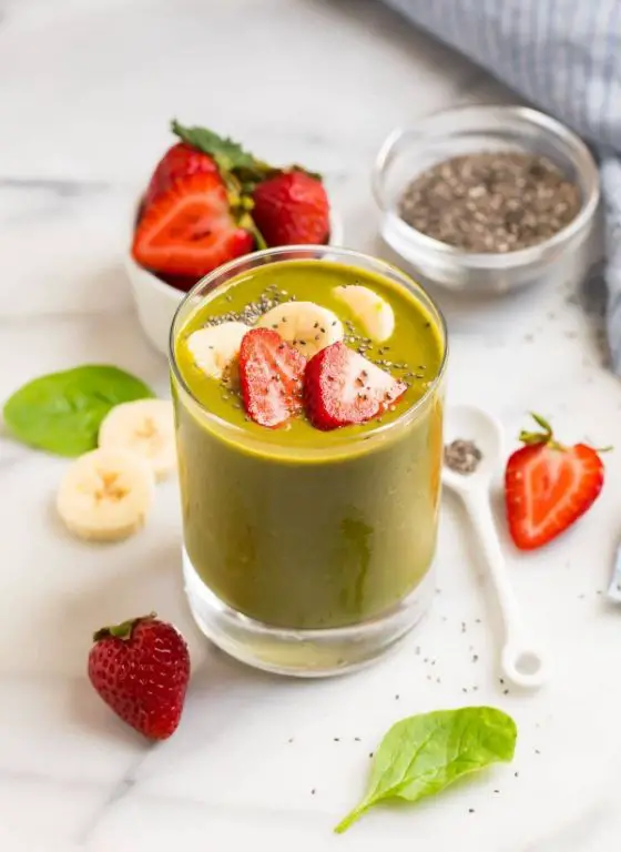Strawberry and Spinach Green Smoothie