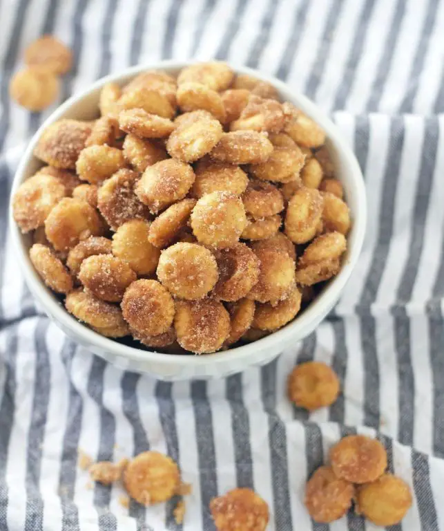 Sweet Cinnamon Oyster Crackers
