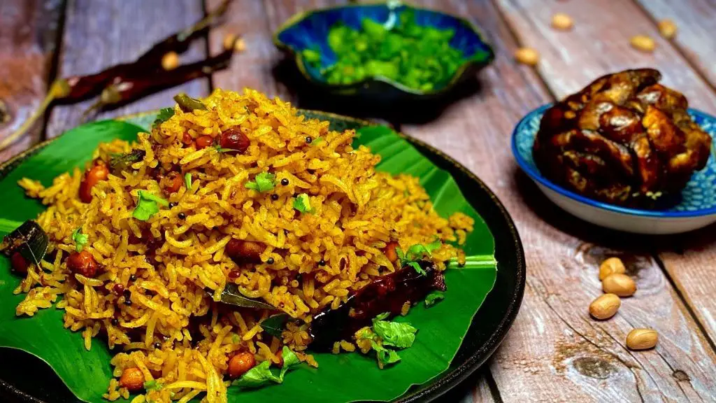 Tamarind Rice with Roasted Peanuts