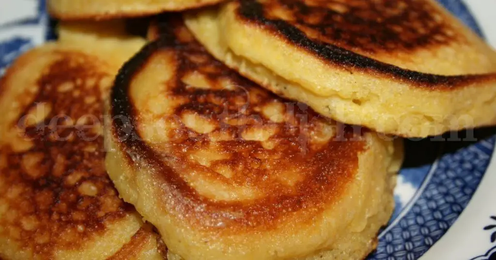 Traditional Southern Hoe Cakes with Cornmeal