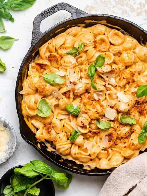 Turkey Pesto Pasta with Sun-Dried Tomatoes